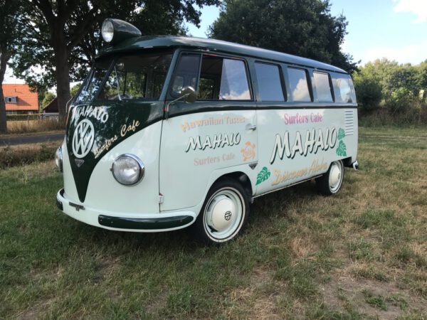 Vintage Volkswagen surfbus huren